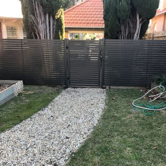 Aluminium slat feature fence