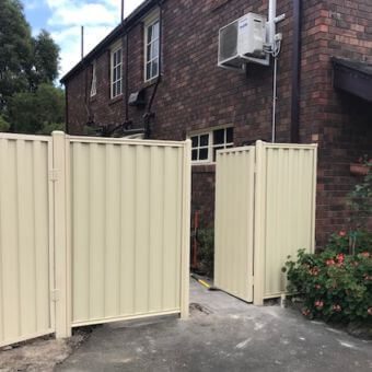 Colorbond_Fence_NarreWarrenSouth_IMG_1055_340x340_acf_cropped