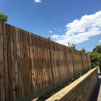 timber-paling-fence-on-wall_340x340_acf_cropped